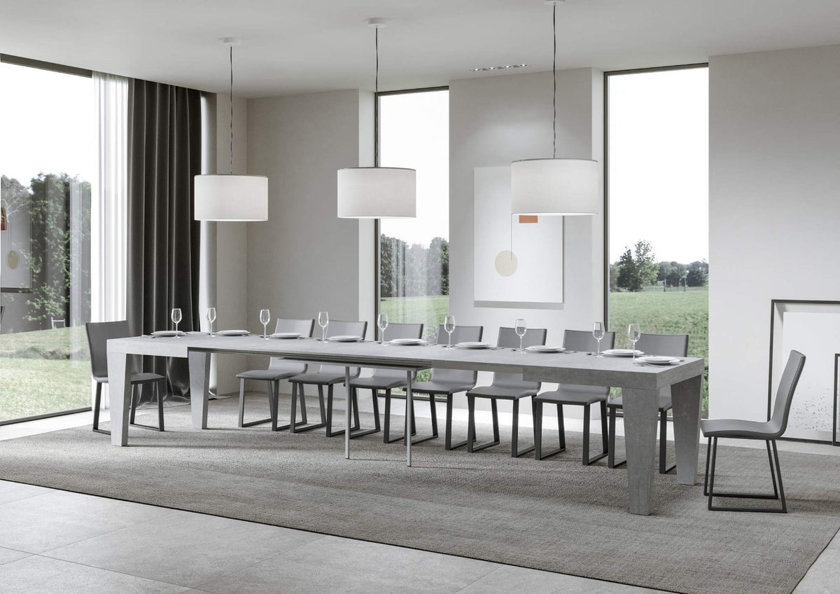 Tavolo allungabile Spimbo cemento chiaro in versione maxi, perfetto per ambienti moderni e conviviali.