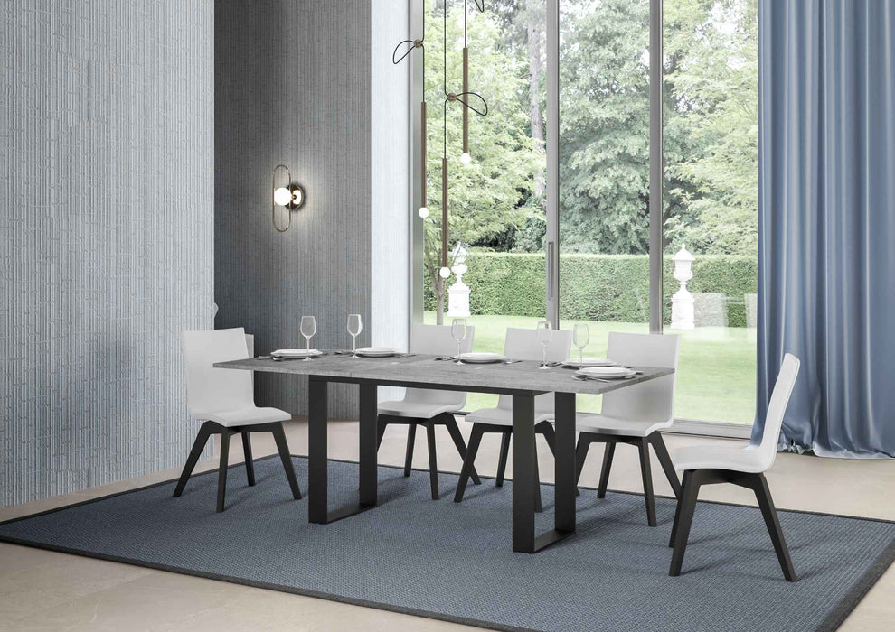 Tavolo Tecno Double completamente aperto con rifinitura scura