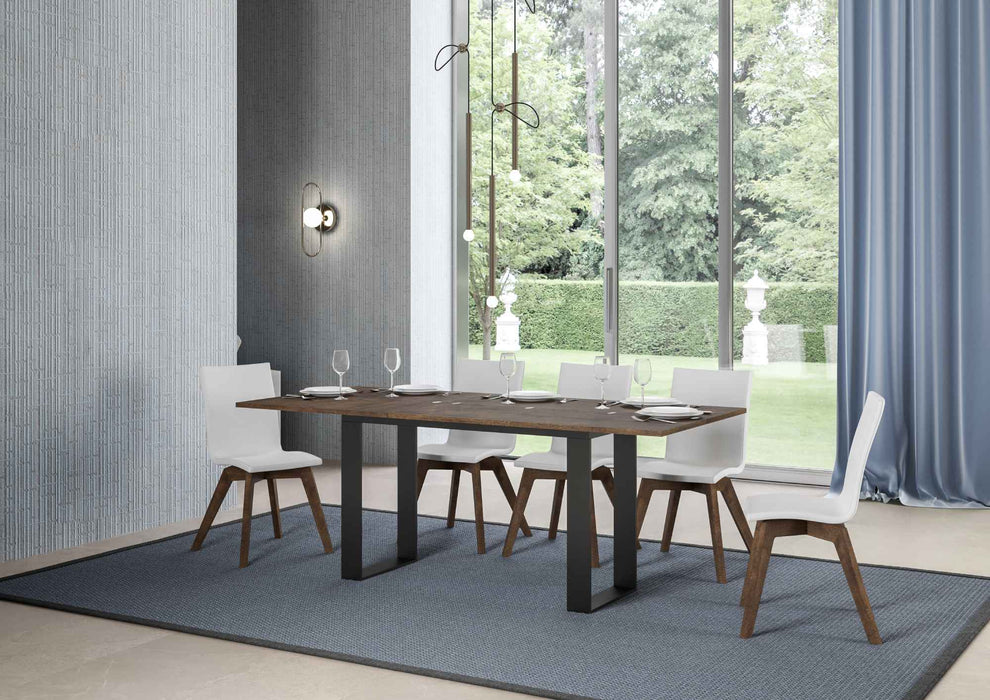 Tavolo Tecno Double completamente aperto con rifinitura legno scuro