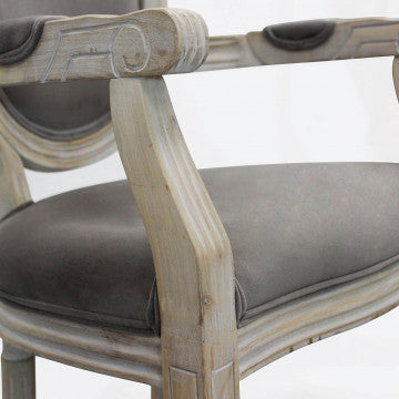Poltrona in velluto taupe con struttura in legno 55x46x96 cm