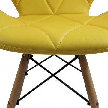 Sedia con struttura metallo, seduta ecopelle gialla e gambe in legno