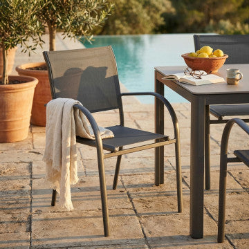 Poltrona impilabile struttura alluminio seduta schienale textilene 56x63x86cm