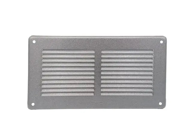 Griglia sovrapporre mm240x140 AL/Z rettangolare in Aluzink con alette inclinate e rete, ideale per ventilazione e riscaldamento.