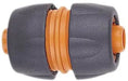 Riparatore per tubi 3/4 in plastica resistente, ideale per giunzioni di tubi con diametro interno da 15,5 a 19 mm. Accessorio per il giardinaggio con attacco 5/8” ÷ 3/4”, confezionato in blister.